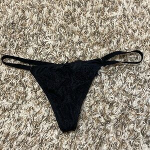 Victorias Secret Sexy v-string black thong one size